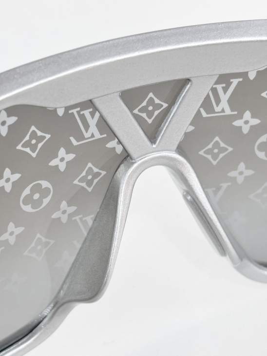 Picture of Louis Vuitton Sunglasses _SKUfw77669123fw